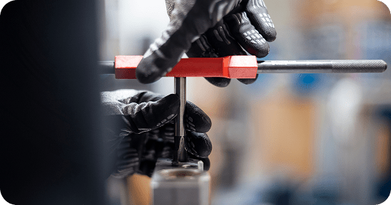 Photos illsutrant le service de maintenance préventive ou curative sur site client industriel dans Le Grand Ouest et la France.